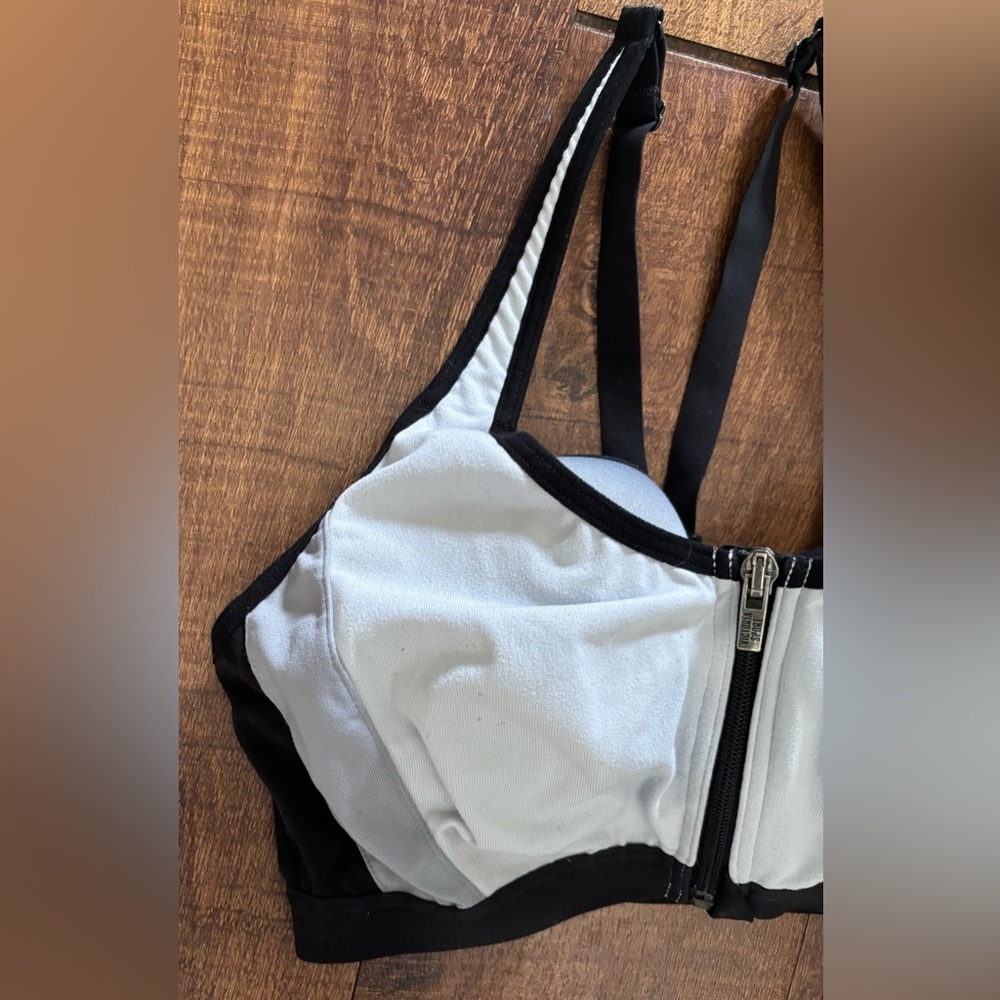 Victoria’s Secret sport knockout front close sports bra sz 32D - Picture 3 of 8